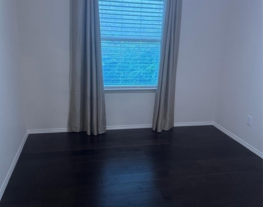 1813 6th Street - Photo Thumbnail 15