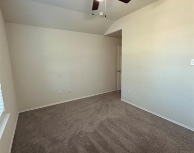 1813 6th Street - Photo Thumbnail 4