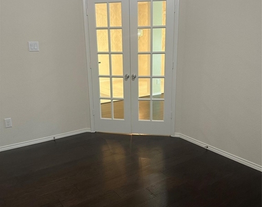 1813 6th Street - Photo Thumbnail 14