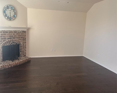 1813 6th Street - Photo Thumbnail 28