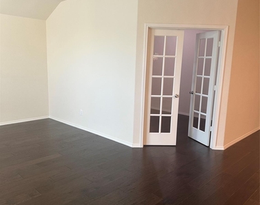 1813 6th Street - Photo Thumbnail 27