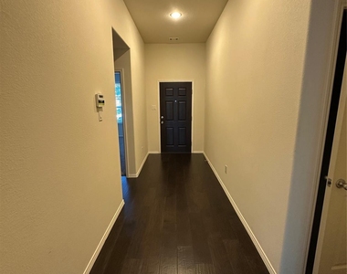 1813 6th Street - Photo Thumbnail 10