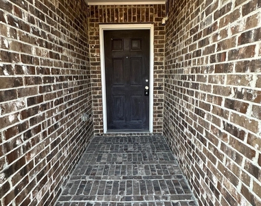 1813 6th Street - Photo Thumbnail 2