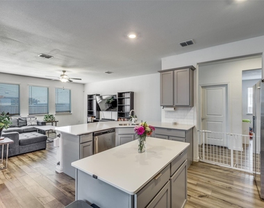 11425 Silver Queen Drive - Photo Thumbnail 9