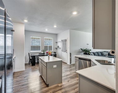 11425 Silver Queen Drive - Photo Thumbnail 7