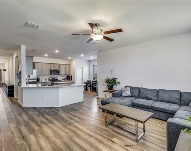 11425 Silver Queen Drive - Photo Thumbnail 4