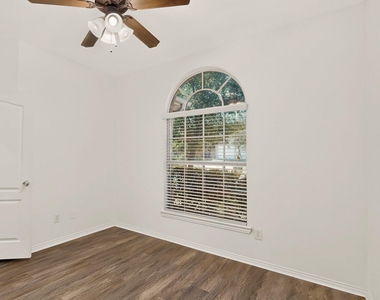 14908 Riverside Drive - Photo Thumbnail 31