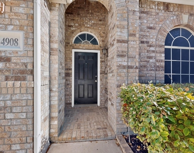 14908 Riverside Drive - Photo Thumbnail 5
