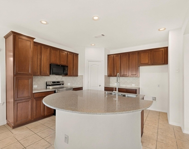 14908 Riverside Drive - Photo Thumbnail 10