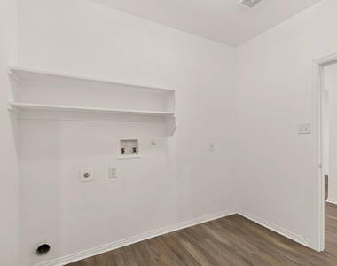 14908 Riverside Drive - Photo Thumbnail 35