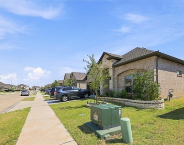 11516 Nicholson Lane - Photo Thumbnail 2