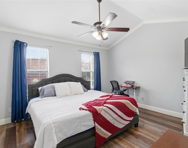 212 Samuel Boulevard - Photo Thumbnail 10