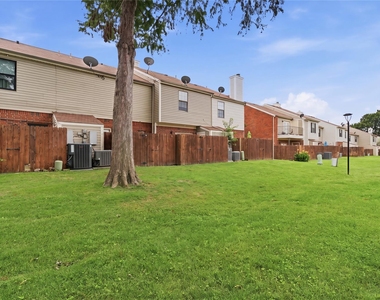 212 Samuel Boulevard - Photo Thumbnail 18