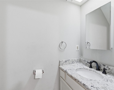 212 Samuel Boulevard - Photo Thumbnail 19