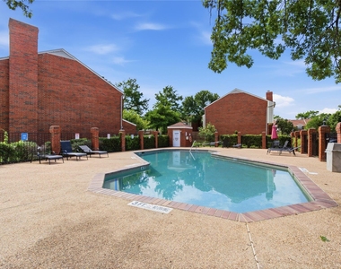 212 Samuel Boulevard - Photo Thumbnail 22