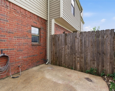 212 Samuel Boulevard - Photo Thumbnail 17