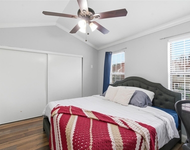 212 Samuel Boulevard - Photo Thumbnail 11
