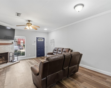 212 Samuel Boulevard - Photo Thumbnail 5