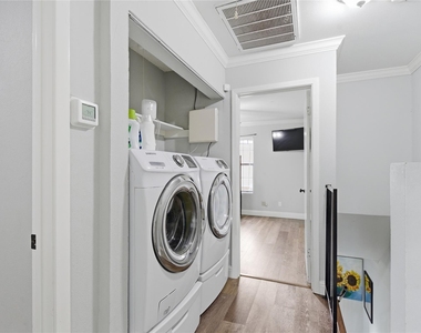 212 Samuel Boulevard - Photo Thumbnail 15