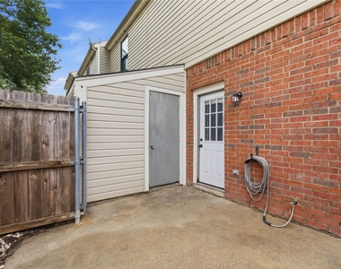 212 Samuel Boulevard - Photo Thumbnail 16