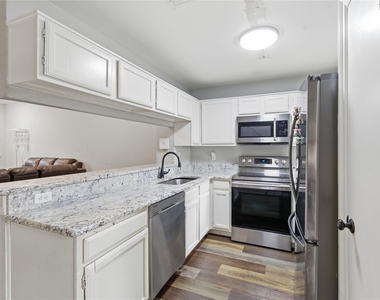 212 Samuel Boulevard - Photo Thumbnail 9