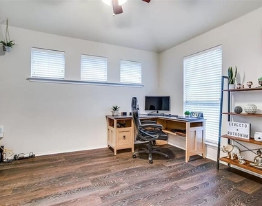 11348 Lockshire Drive - Photo Thumbnail 5