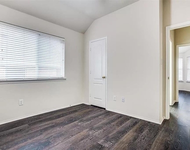 11348 Lockshire Drive - Photo Thumbnail 20