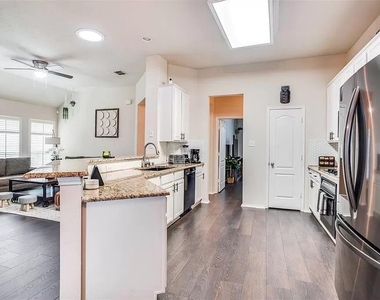 11348 Lockshire Drive - Photo Thumbnail 9