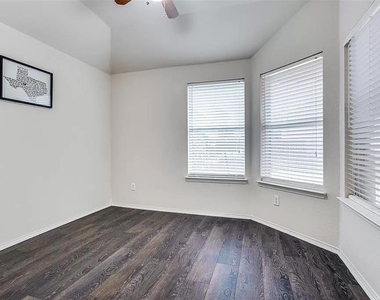 11348 Lockshire Drive - Photo Thumbnail 13