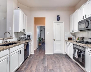 11348 Lockshire Drive - Photo Thumbnail 10