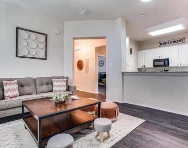 11348 Lockshire Drive - Photo Thumbnail 8