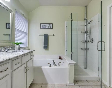 11348 Lockshire Drive - Photo Thumbnail 18