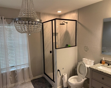 1415 W Red Bird Lane - Photo Thumbnail 17