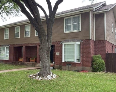 1415 W Red Bird Lane - Photo Thumbnail 1