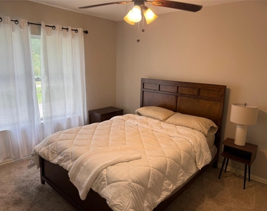 1415 W Red Bird Lane - Photo Thumbnail 16