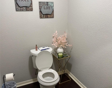 1415 W Red Bird Lane - Photo Thumbnail 24