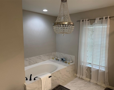 1415 W Red Bird Lane - Photo Thumbnail 18