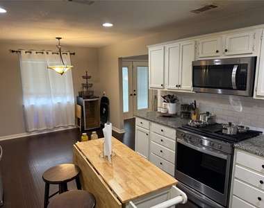 1415 W Red Bird Lane - Photo Thumbnail 34