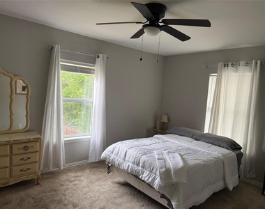 1415 W Red Bird Lane - Photo Thumbnail 13