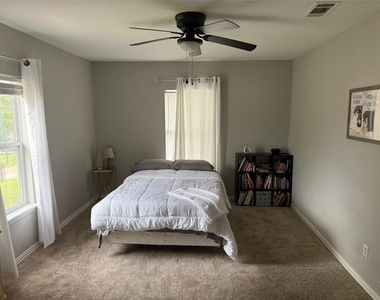 1415 W Red Bird Lane - Photo Thumbnail 15