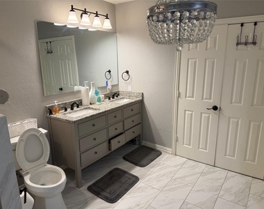 1415 W Red Bird Lane - Photo Thumbnail 19