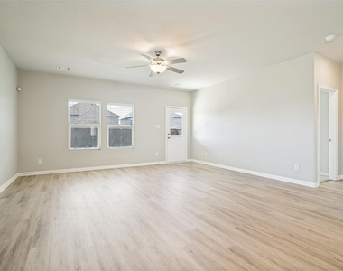 2403 Rocky Mountain Drive - Photo Thumbnail 5