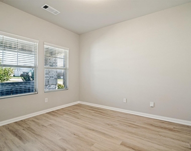2403 Rocky Mountain Drive - Photo Thumbnail 4