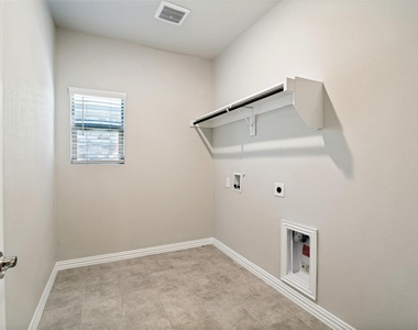 2403 Rocky Mountain Drive - Photo Thumbnail 9