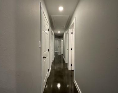 111 Chloe Drive - Photo Thumbnail 7