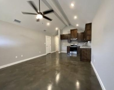111 Chloe Drive - Photo Thumbnail 3