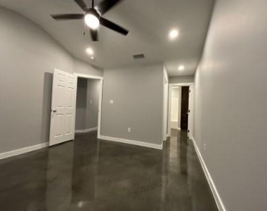 111 Chloe Drive - Photo Thumbnail 15