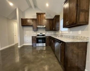 111 Chloe Drive - Photo Thumbnail 4