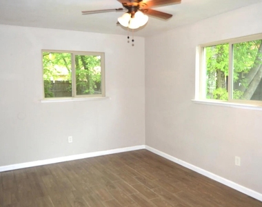 5729 Emerson Drive - Photo Thumbnail 8