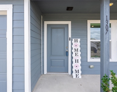 1307 Rodeo Circuit Way - Photo Thumbnail 2
